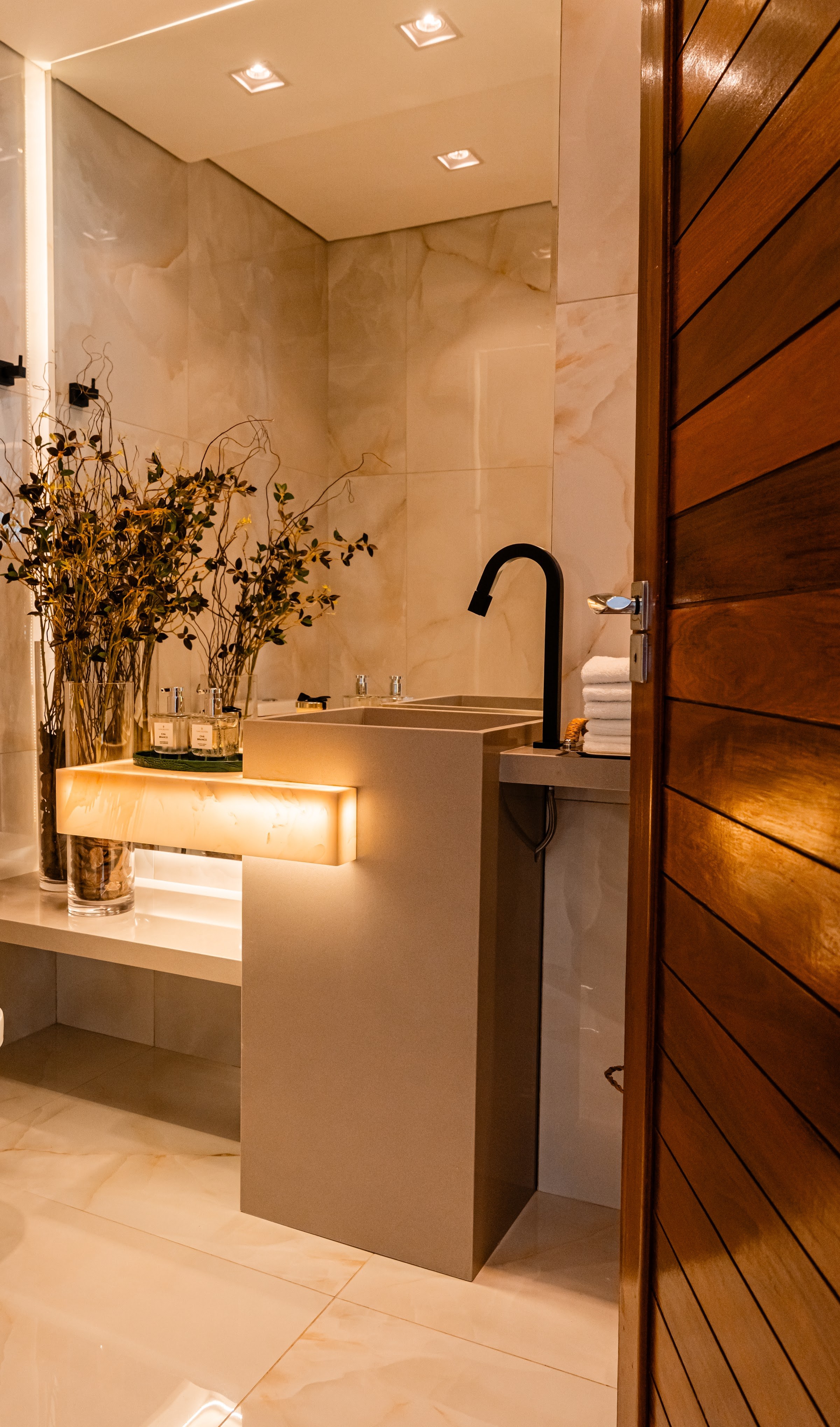 Rominho — vista 8 dos ambientes e detalhes
